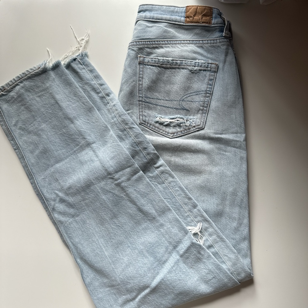 Light Wash American Eagle Ripped Jeans